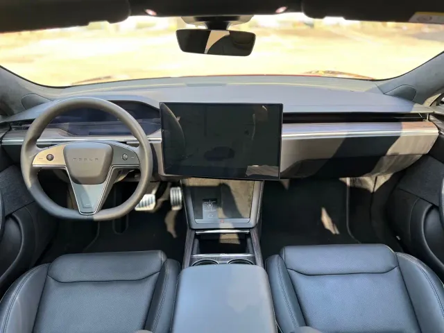 Tesla Model S — Фото автомобиля 18