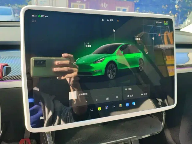 Tesla Model Y — Фото автомобиля 14