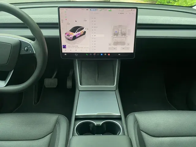 Tesla Model Y — Фото автомобиля 9