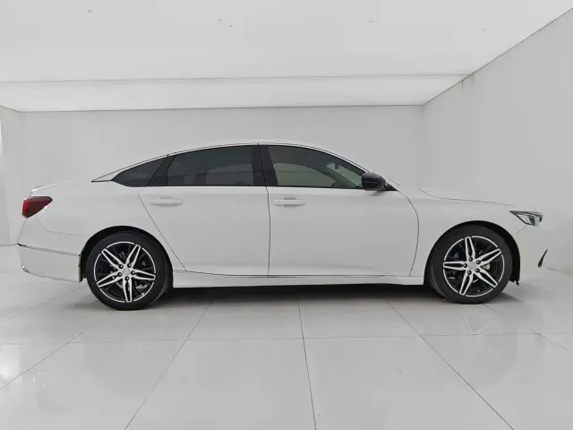 Honda Accord — Фото автомобиля 8