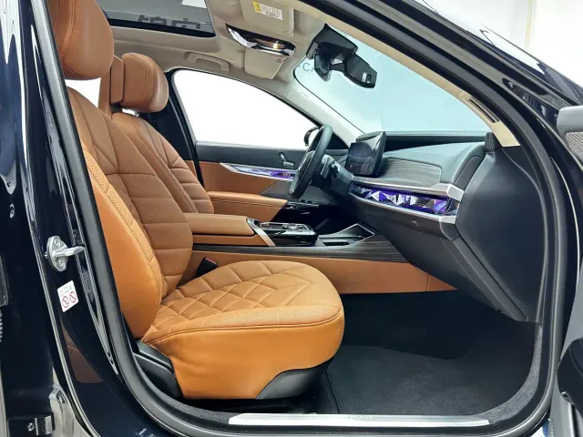 BMW 7 Series — Фото автомобиля 23