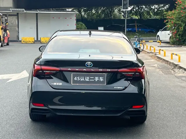 Toyota Avalon — Фото автомобиля 6