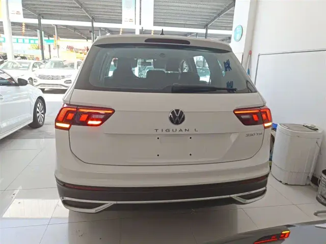 Volkswagen Tiguan L — Фото автомобиля 3