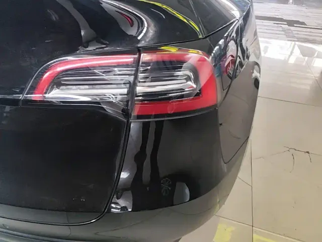 Tesla Model Y — Фото автомобиля 7