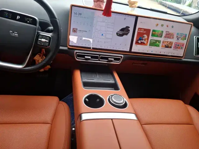 Li Auto L8 — Фото автомобиля 16