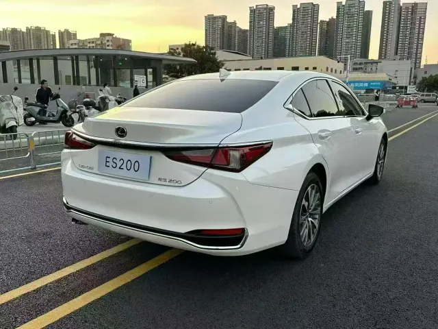 Lexus ES — Фото автомобиля 7