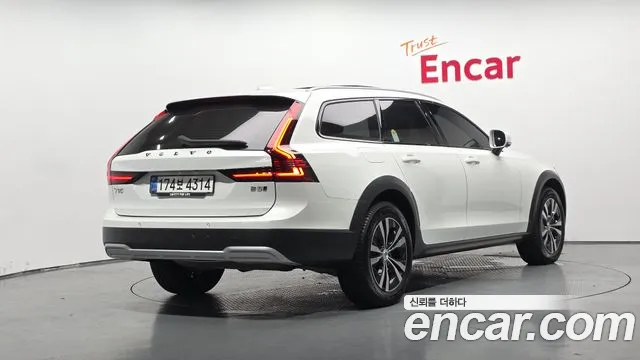 Вольво V90 — Фото автомобиля 2