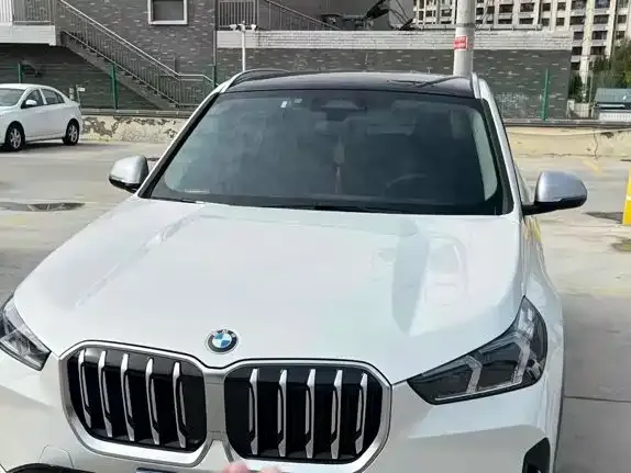 Фотография автомобиля — BMW X1