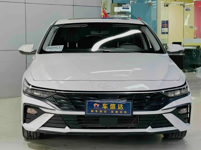 Hyundai Elantra — Фото автомобиля 5