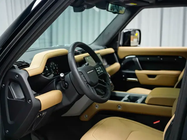 Land Rover Defender — Фото автомобиля 16
