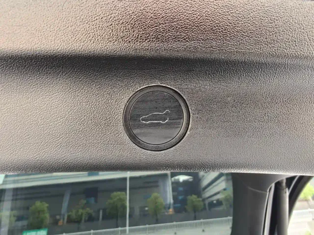 Tesla Model Y — Фото автомобиля 10