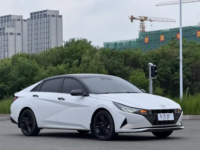 Hyundai Elantra — Фото автомобиля 3