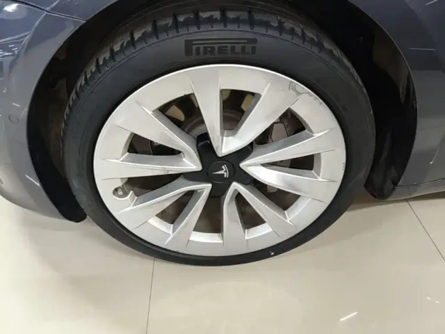 Tesla Model 3 — Фото автомобиля 22