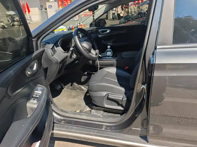Roewe RX5 — Фото автомобиля 9