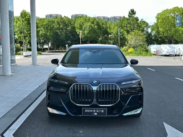 BMW 7 Series — Фото автомобиля 2