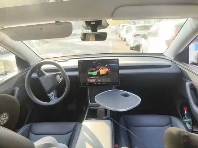 Tesla Model Y — Фото автомобиля 11
