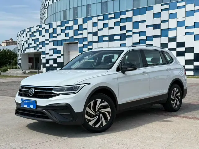 Фотография автомобиля — Volkswagen Tiguan L