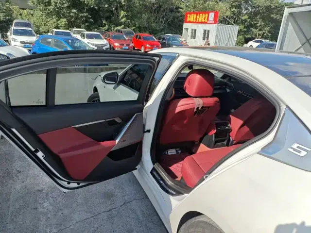 BMW 5 Series — Фото автомобиля 5