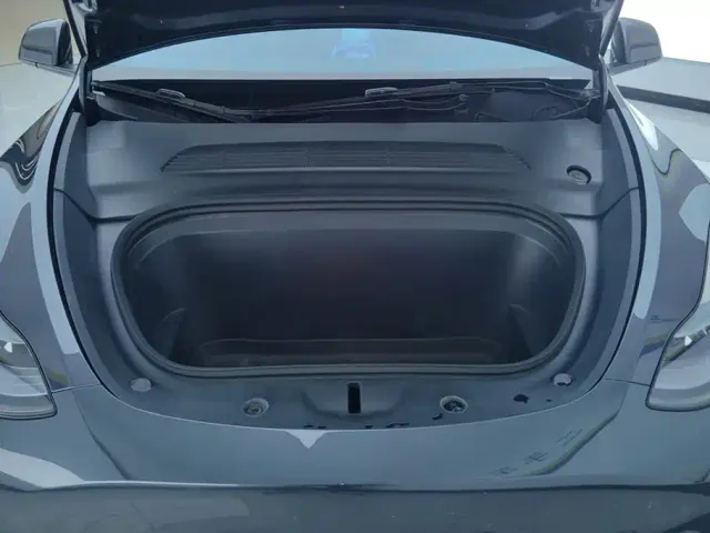 Tesla Model Y — Фото автомобиля 10