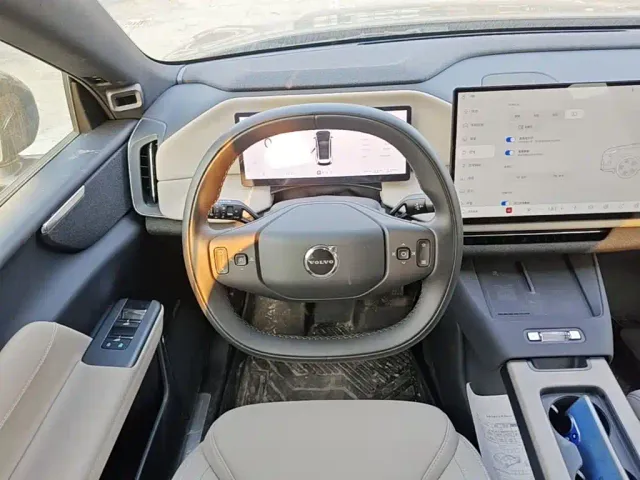 Volvo XC70 Plug-in Hybrid — Фото автомобиля 10