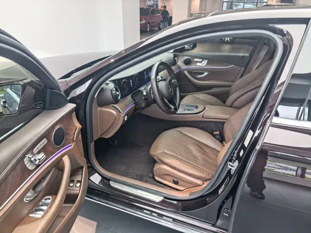 Mercedes-Benz E-Class — Фото автомобиля 7