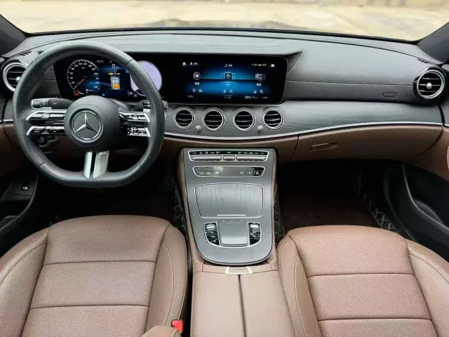 Mercedes-Benz E-Class — Фото автомобиля 4