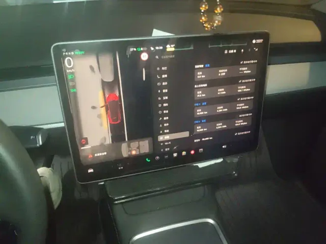 Tesla Model Y — Фото автомобиля 12