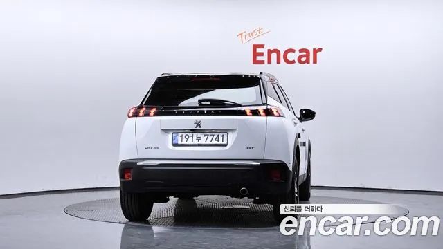 Peugeot 2008 — Фото автомобиля 4