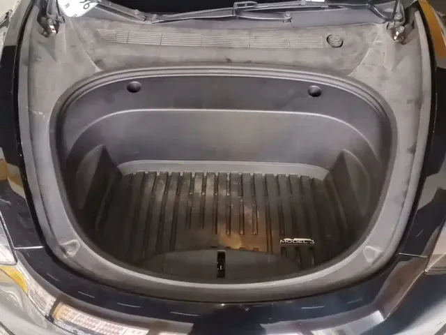 Tesla Model 3 — Фото автомобиля 19