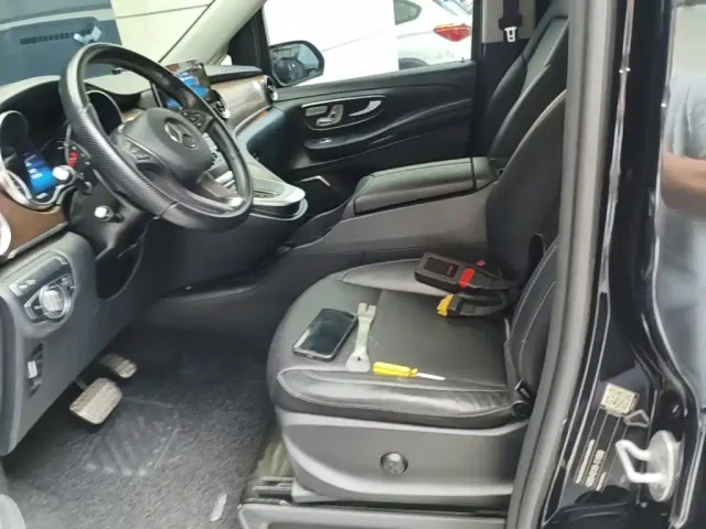 Mercedes-Benz V-Class — Фото автомобиля 14