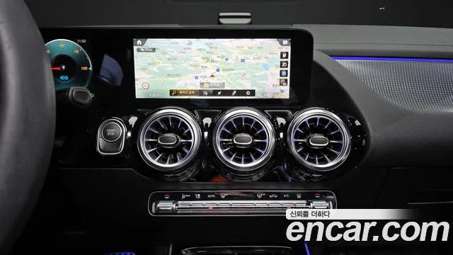 Mercedes-Benz EQA — Фото автомобиля 11