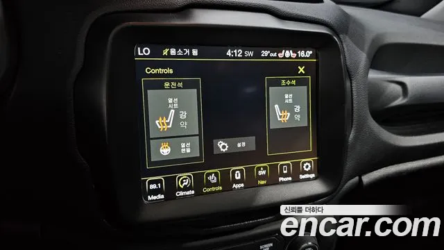 Jeep Renegade — Фото автомобиля 16