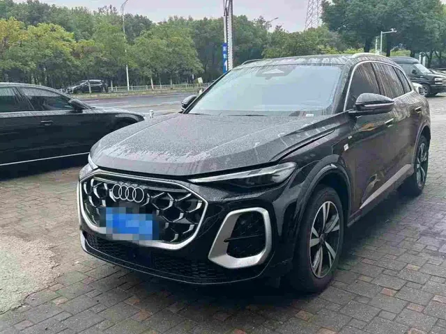 Фотография автомобиля — Audi Q5L
