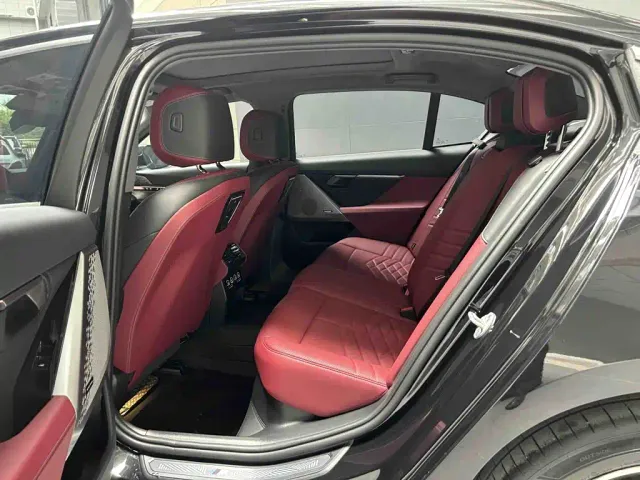 BMW 5 Series — Фото автомобиля 2