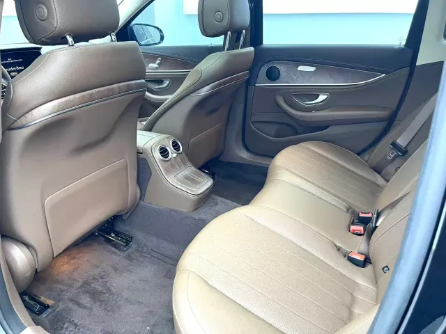 Mercedes-Benz E-Class — Фото автомобиля 6