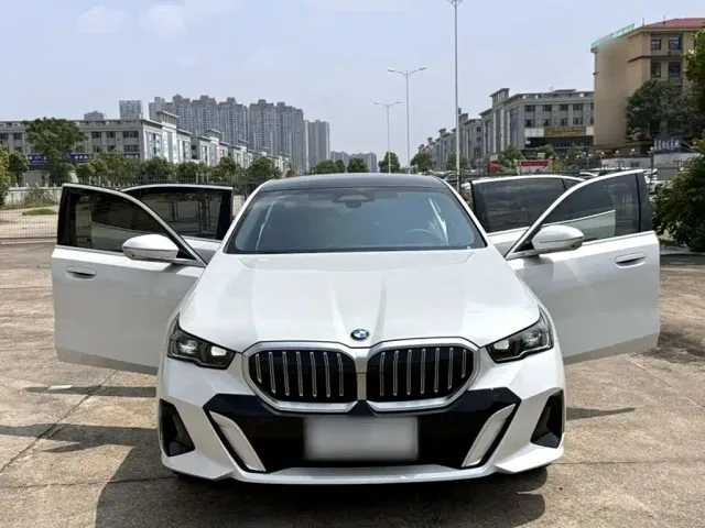 BMW 5 Series — Фото автомобиля 19