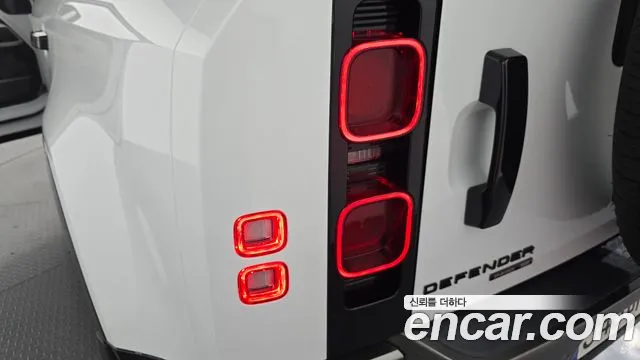Land Rover Defender Defender (L663) 110 P300 X-Dynamic SE — Фото автомобиля 22