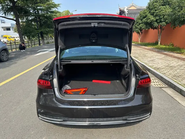 Audi A7L — Фото автомобиля 12