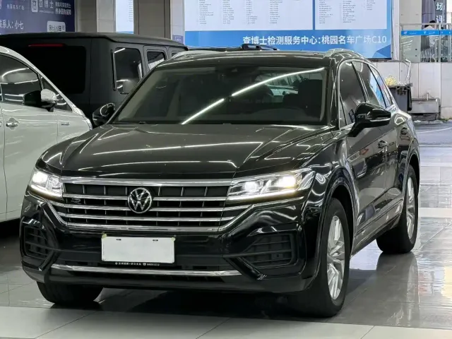 Фотография автомобиля — Volkswagen Touareg