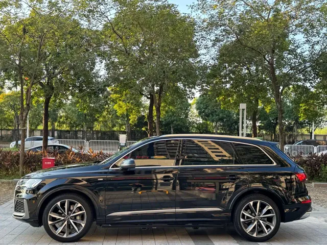 Audi Q7 — Фото автомобиля 16