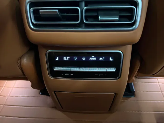 Li Auto L7 — Фото автомобиля 13