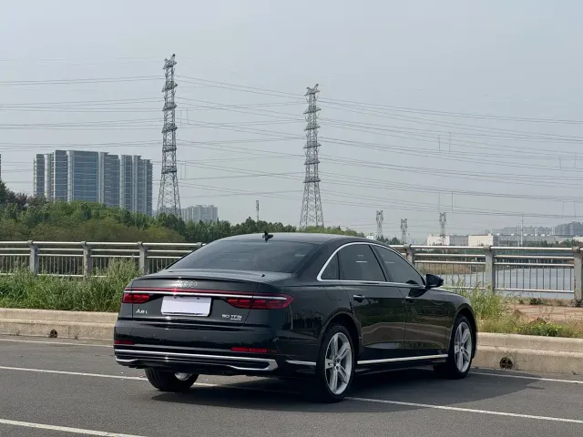 Audi A8 — Фото автомобиля 16