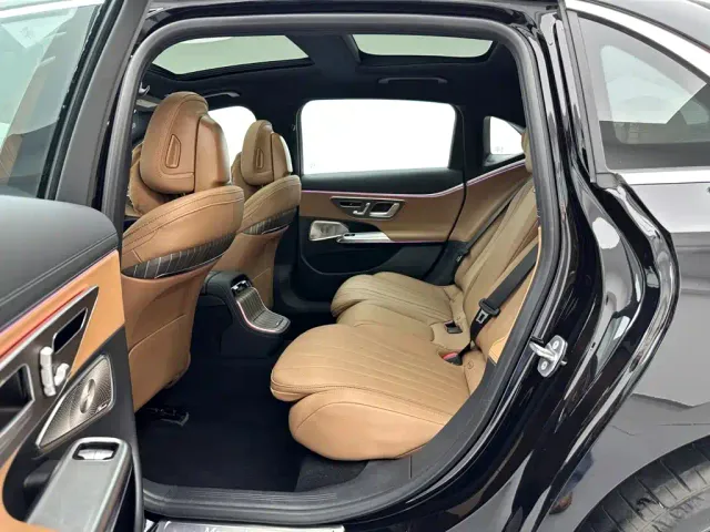 Mercedes-Benz E-Class — Фото автомобиля 19