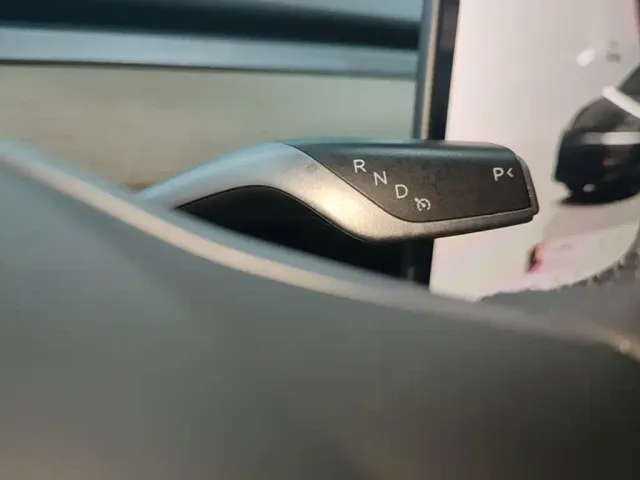 Tesla Model Y — Фото автомобиля 13