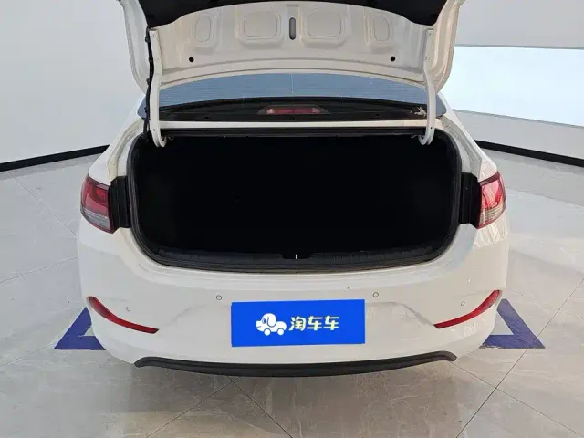 Hyundai Elantra — Фото автомобиля 4