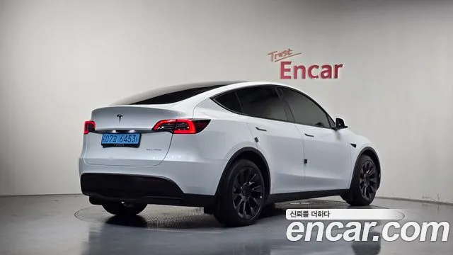Tesla Model Y — Фото автомобиля 2