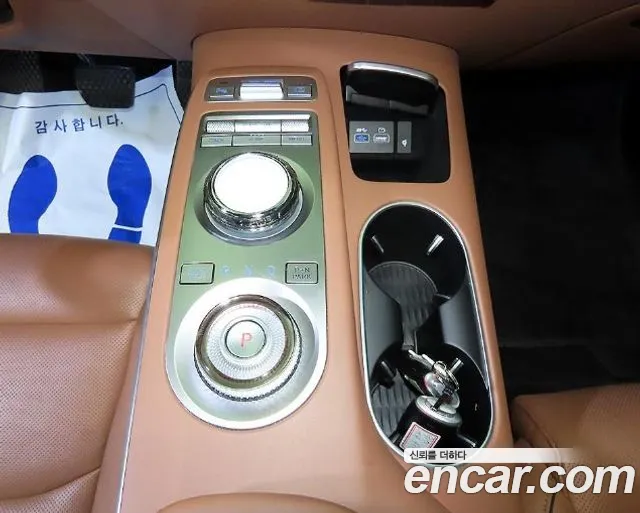 Genesis GV70 — Фото автомобиля 16