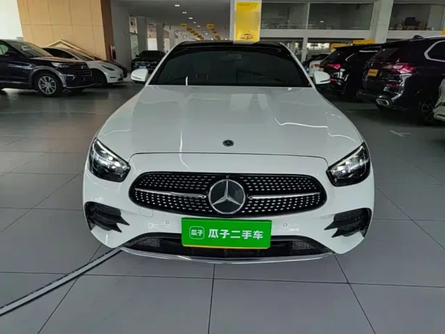 Mercedes-Benz E-Class — Фото автомобиля 2