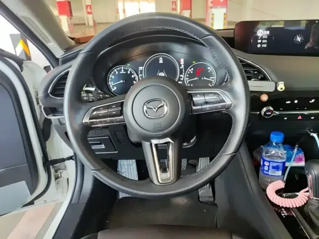 Mazda Axela — Фото автомобиля 2