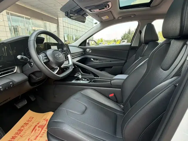 Hyundai Elantra 2022 1.5L CVT LUX Premium Edition — Фото автомобиля 7